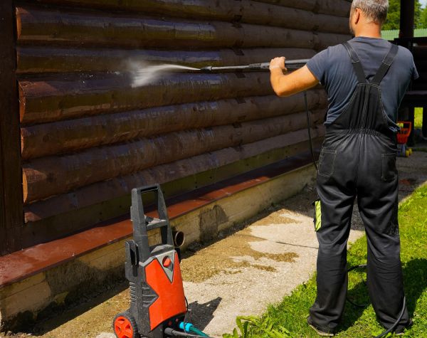 Log Home Pressure Washing in Annapolis