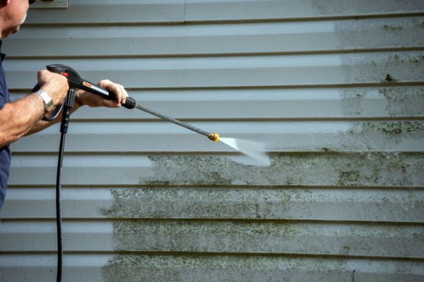 Vinyl Siding Power Washing in Annapolis