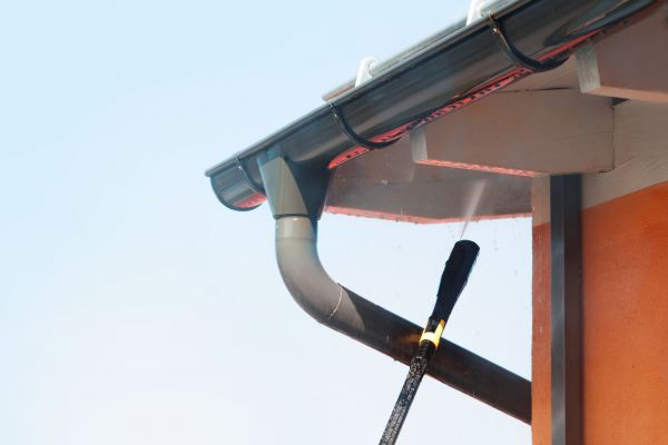 Eaves Power Washing in Annapolis
